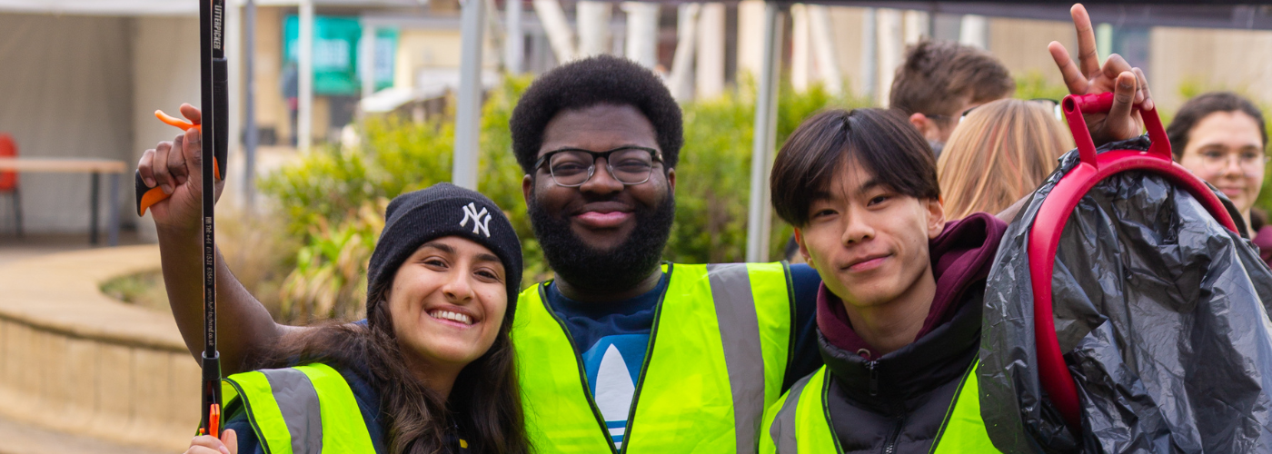 Litter picking volunteers essex su